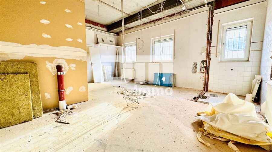 Ladeneinheit und Büro / Praxisfläche teilvermietet im Paket mit umfangreicher Ausstattung - Einheit 2 Hinterer Bereich